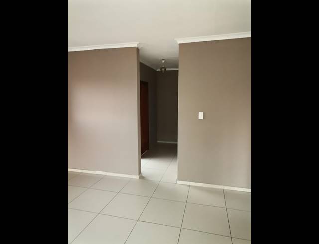 3 BEDROOM FREESTANDING FOR SALE IN SIGNAL HILL